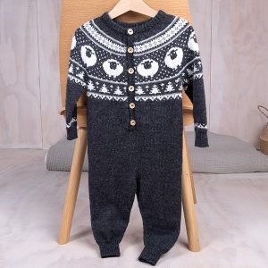 Stickad overall Lammet - garnpaket i Bluum Pure Eco Baby Wool