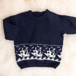 Stickad tröja Fiskebåt i gråfärger - garnpaket i Bluum Pure Eco Baby Wool