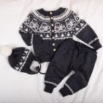 Stickat set Traktor kofta, byxs och luva i Koksgrå - garnpaket i Bluum Pure Eco Baby Wool