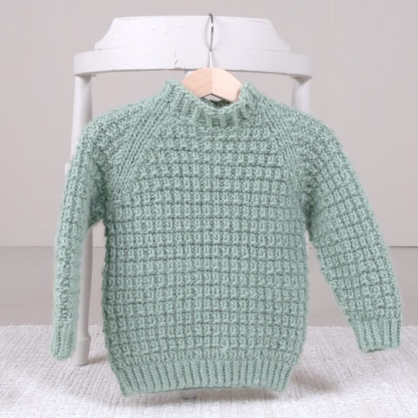 Stickad tröja Hugo - garnpaket från Bluum i Møy