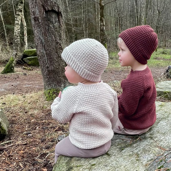 Stickad tröja Hugo med mössa Ljung - garnpaket i Bluum Soft Merino Ull
