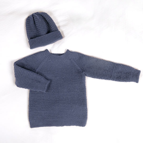Stickad tröja Hugo med mössa Ljus denim - garnpaket i Bluum Soft Merino Ull