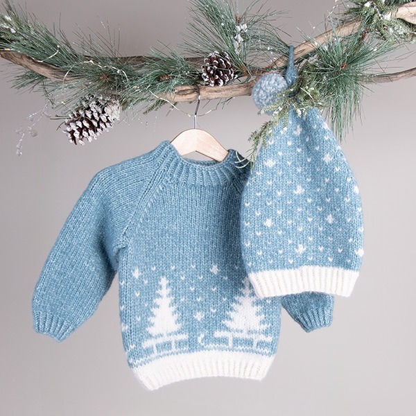 Stickad tröja Kälke m/lång luva - garnpaket från Bluum i Fluffy