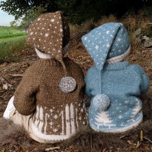 Stickad tröja Kälke m/lång luva - garnpaket från Bluum i Fluffy