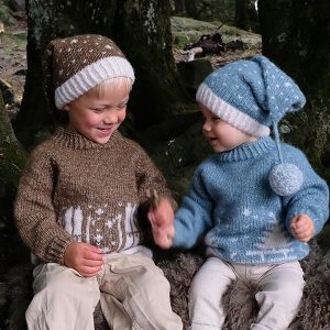 Stickad tröja Kälke m/lång luva - garnpaket från Bluum i Fluffy