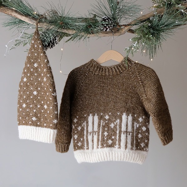 Stickad tröja Skidtur m/lång luva - garnpaket från Bluum i Fluffy