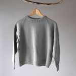 Stickad tröja Ultimat till dam Ljus grå melerd - garnpaket i Bluum Soft Merino Ull