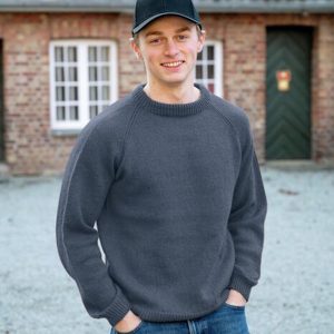 Stickad tröja Ultimat till män - garnpaket i Bluum Soft Merino Ull