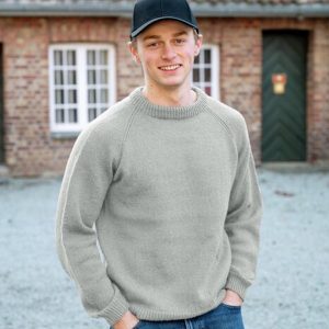 Stickad tröja Ultimat till män Ljus grå melerad - garnpaket i Bluum Soft Merino Ull