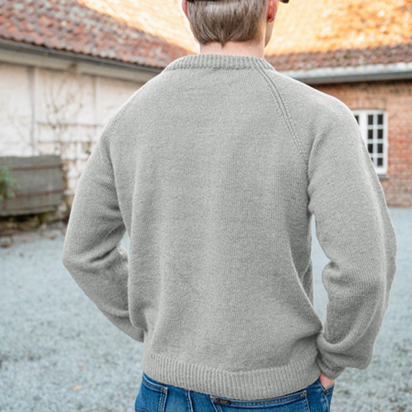 Stickad tröja Ultimat till män Ljus grå melerad - garnpaket i Bluum Soft Merino Ull