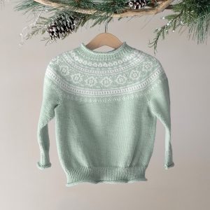 Stickad tröja Vinterdröm - garnpaket i Bluum Soft Merino Ull