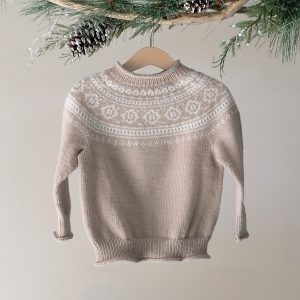 Stickad tröja Vinterdröm - garnpaket i Bluum Soft Merino Ull