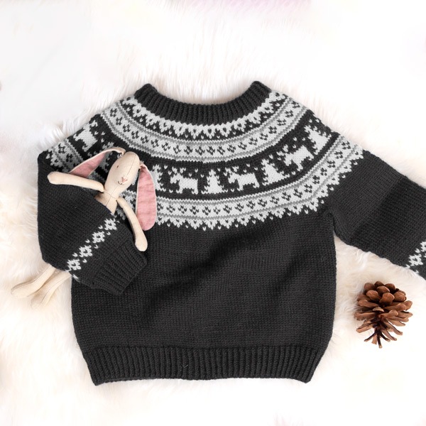 Stickad tröja Vinternatt - garnpaket i Bluum Pure Eco Baby Wool