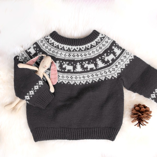 Stickad tröja Vinternatt - garnpaket i Bluum Pure Eco Baby Wool