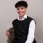 Stickad väst Robin till män Svart och grått - garnpaket i Bluum Soft Merino Ull