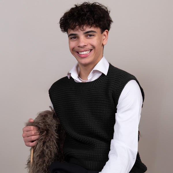 Stickad väst Robin till män Svart och grått - garnpaket i Bluum Soft Merino Ull