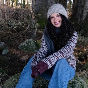 Stickad tröja Lärka till dam - garnpaket i Bluum Pure Eco Baby Wool