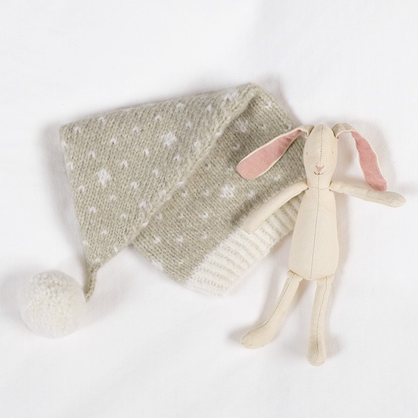 Stickad tröja Snö m/lång luva - garnpaket från Bluum i Fluffy