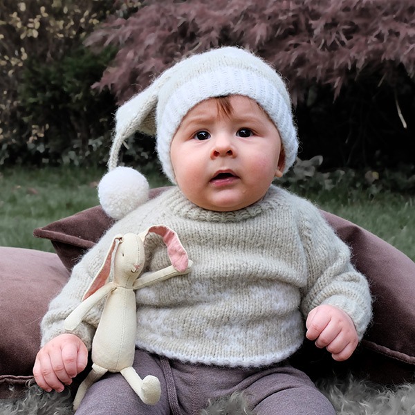 Stickad tröja Snö m/lång luva - garnpaket från Bluum i Fluffy