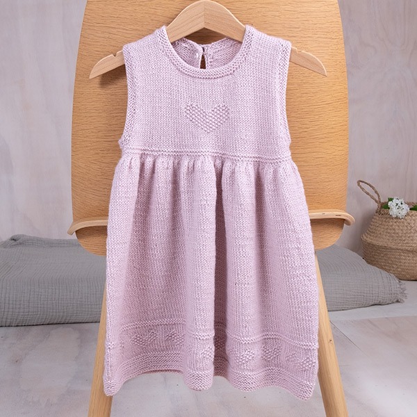 Stickad klänning Hjärta - garnpaket i Bluum Pure Eco Baby Wool