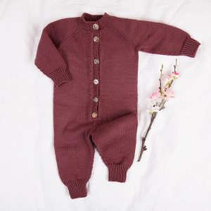 Stickad overall med raglan - garnpaket i Bluum Soft Merino Ull