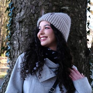 Stickad Mössa i ribb vuxen - garnpaket från Bluum i Møy