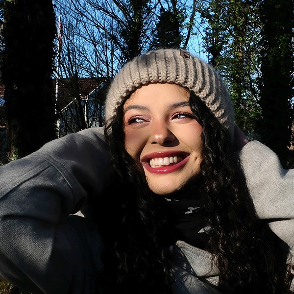 Stickad Mössa i ribb vuxen - garnpaket från Bluum i Møy