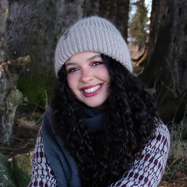 Stickad Mössa i ribb vuxen - garnpaket från Bluum i Møy