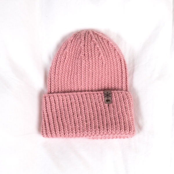 Stickad Mössa i ribb vuxen - garnpaket från Bluum i Møy