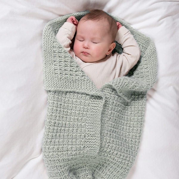 Stickad Myspåse Klara - garnpaket från Bluum i Møy alpacka och ull