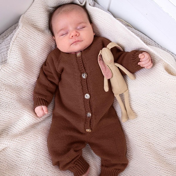 Stickad overall med raglan - garnpaket i Bluum Soft Merino Ull