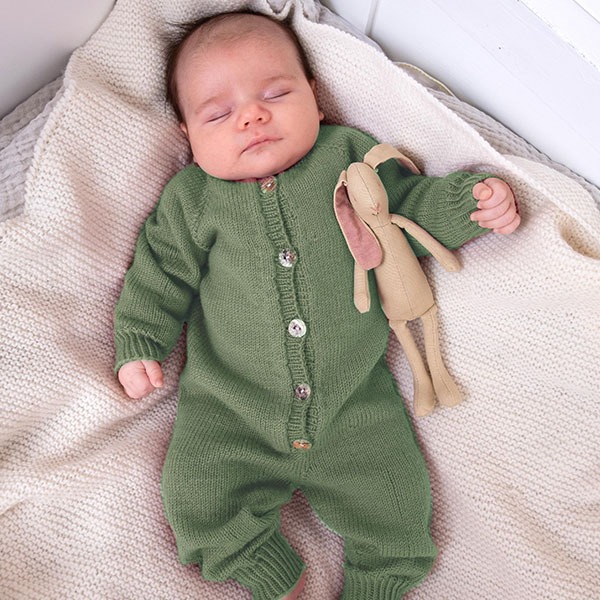 Stickad overall med raglan - garnpaket i Bluum Soft Merino Ull