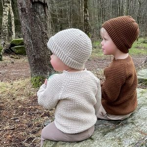 Stickad tröja Hugo med mössa, fler färger - garnpaket i Bluum Soft Merino Ull