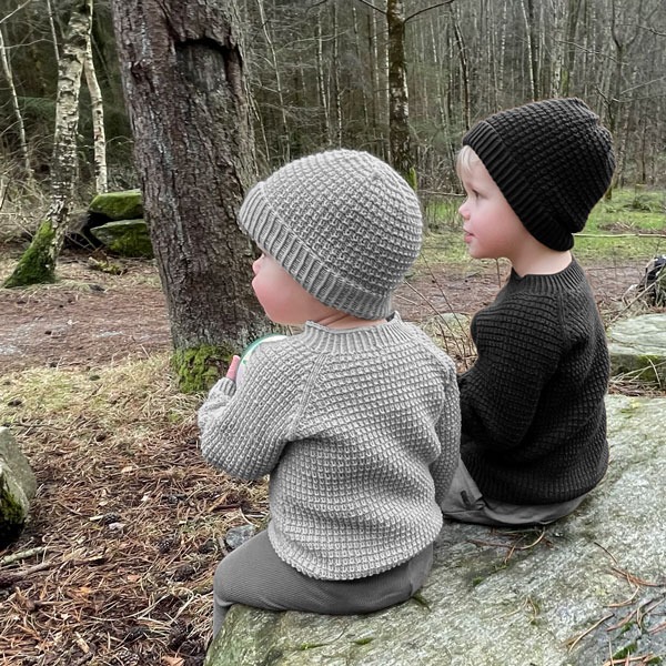 Stickad tröja Hugo med mössa, fler färger - garnpaket i Bluum Soft Merino Ull