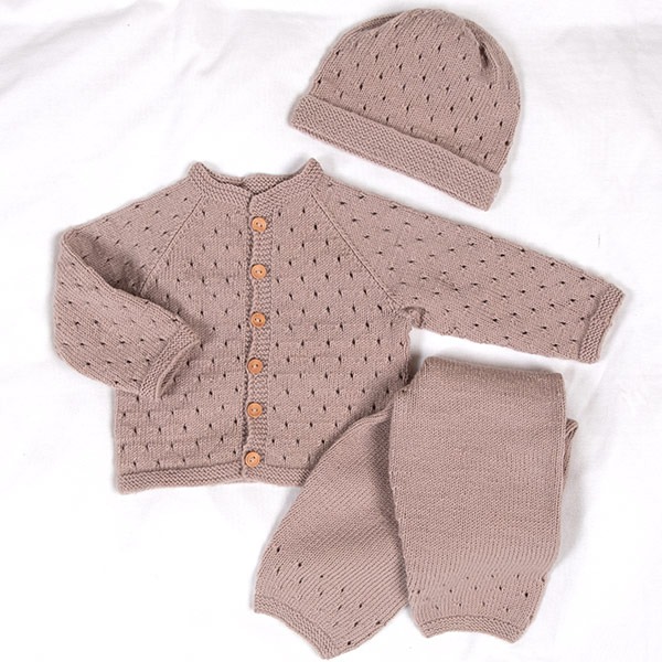 Stickat set Bebisset Madicken - garnpaket i Bluum Soft Merino Ull