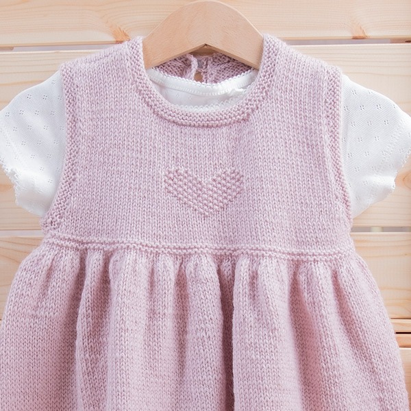 Stickad klänning Hjärta - garnpaket i Bluum Pure Eco Baby Wool