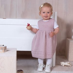 Stickad klänning Hjärta - garnpaket i Bluum Pure Eco Baby Wool