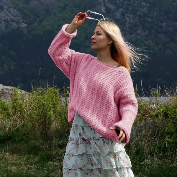 Stickad tröja Björk till dam - garnpaket från Bluum i Fluffy