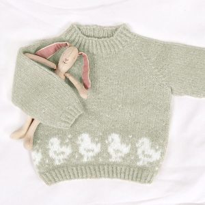 Stickad tröja Lilla Kyckling m/luva och benvärmare - garnpaket från Bluum i Fluffy