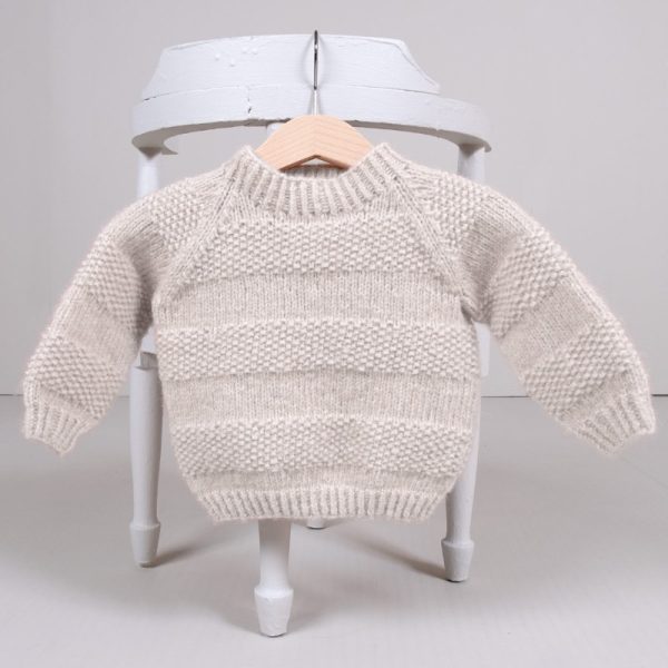 Stickad tröja Lilla grodd - garnpaket från Bluum i Fluffy