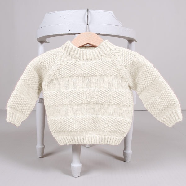 Stickad tröja Lilla grodd - garnpaket från Bluum i Fluffy