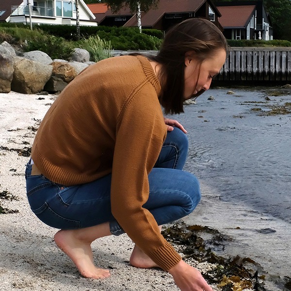 Stickad tröja Ultimat till dam - garnpaket i Bluum Soft Merino Ull