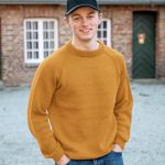 Stickad tröja Ultimat till män - garnpaket i Bluum Soft Merino Ull