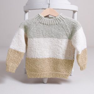 Stickad tröja Vårränder - garnpaket från Bluum i Fluffy