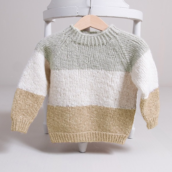 Stickad tröja Vårränder - garnpaket från Bluum i Fluffy