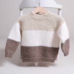 Stickad tröja Vårränder - garnpaket från Bluum i Fluffy