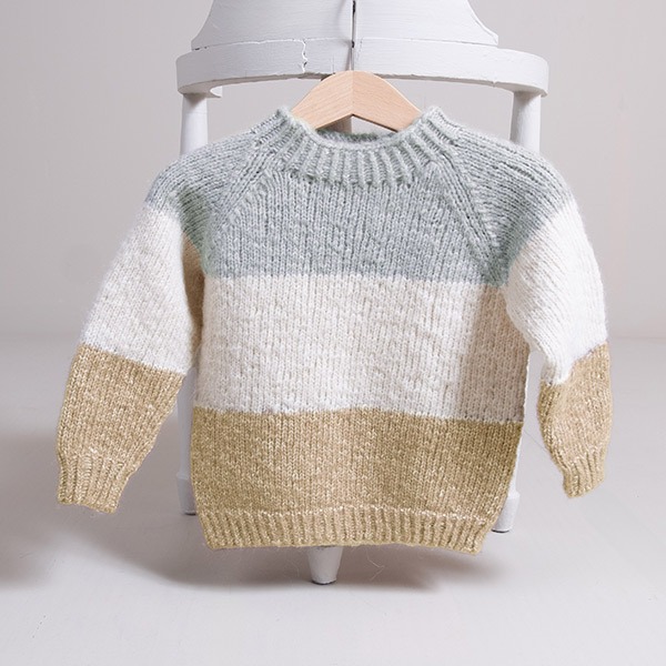 Stickad tröja Vårränder - garnpaket från Bluum i Fluffy