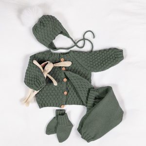 Stickat set Bebisset Bubblor - garnpaket i Bluum Pure Eco baby Wool Stickning 3-6 mån Grågrön
