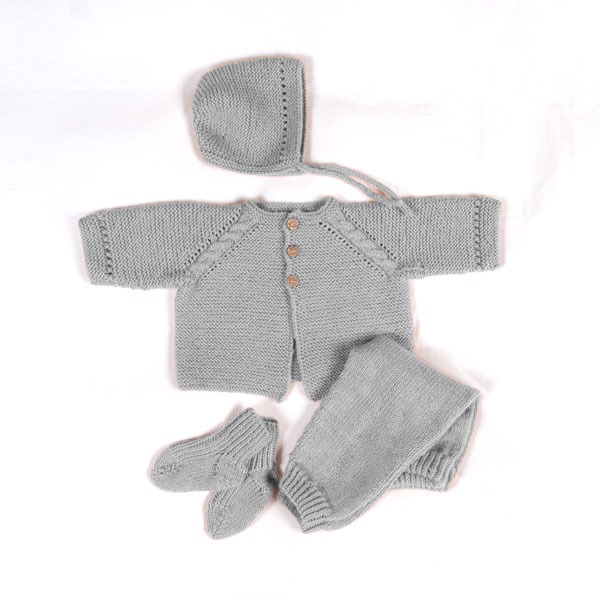 Stickat set Bebisset Kamelia K1 - garnpaket från Bluum i Sunset in Sahara