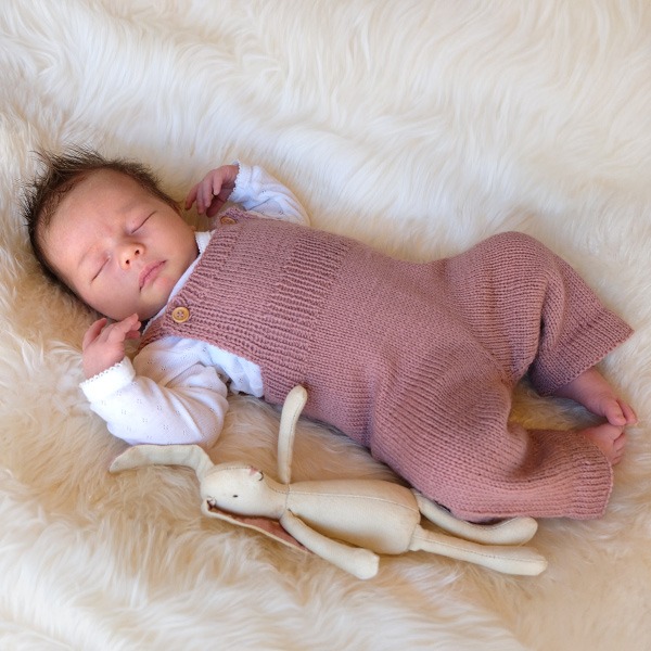 Stickat set Trille med byxor och mössa - garnpaket i Bluum Pure Eco Baby Wool